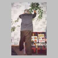 111-1139 Auch der Hausmeister des Heimes arbeitet mit (Foto Kenzler).jpg